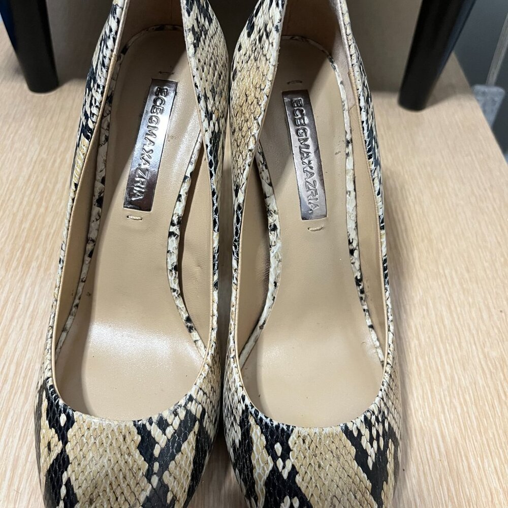EUC BCBG Maxazria Dree1 Studded Snake Embossed Peep Toe Sashay Heels (7) - Picture 5 of 6